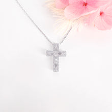 將圖片載入圖庫檢視器 18K白金長方形鑽石十字架吊墜
